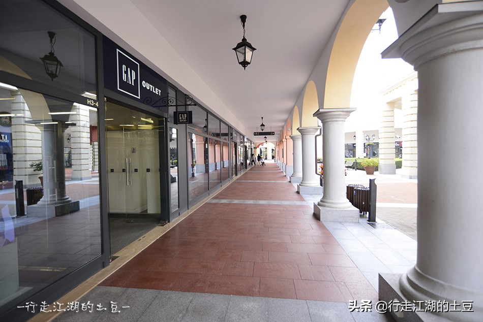 上海佛罗伦萨小镇,奥特莱斯世界名品购物中心,中国奢侈品领导者