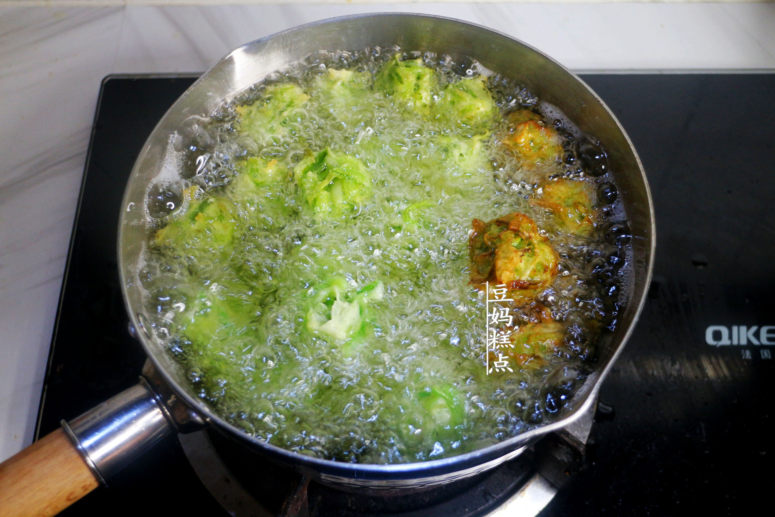 炸好丸子萝卜怎么做好吃,萝卜丸子放什么炸又酥又软