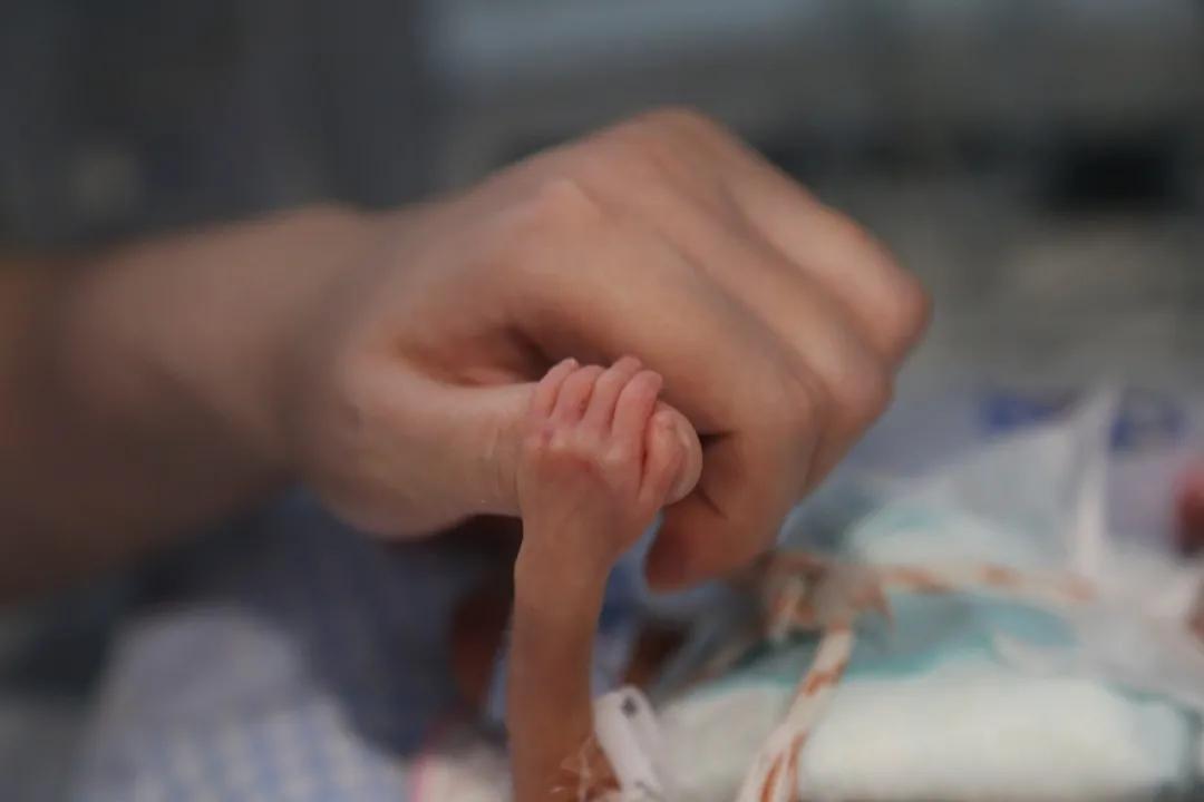 新生儿科主任谈早产儿生长:坚持早期干预给孩子一个美好未来