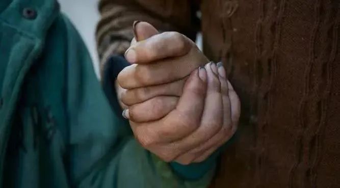 铁笼里的自闭症儿童,铁笼里的生活