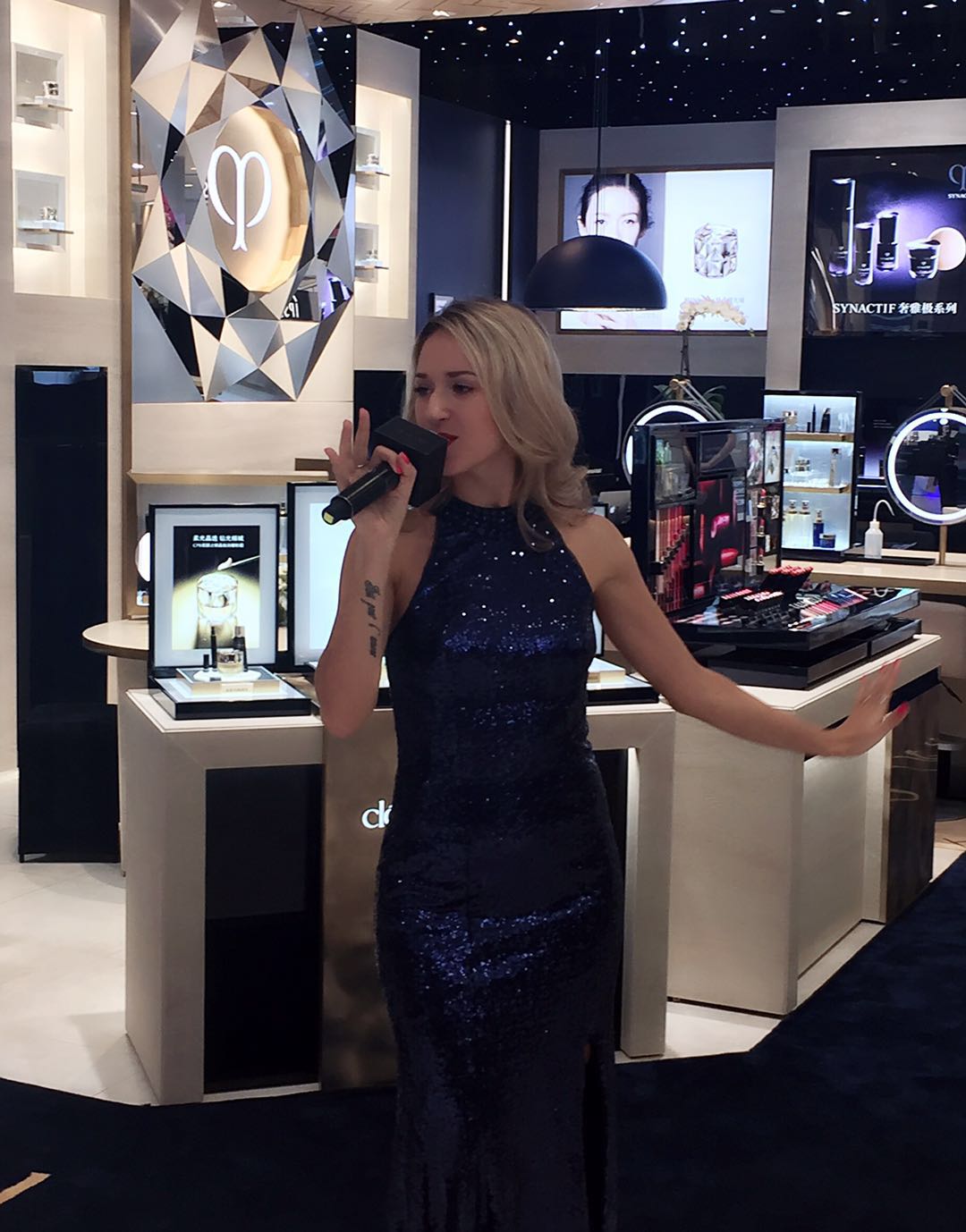 奢美密钥至臻尊耀CPB肌肤之钥璀璨亮相成都伊势丹