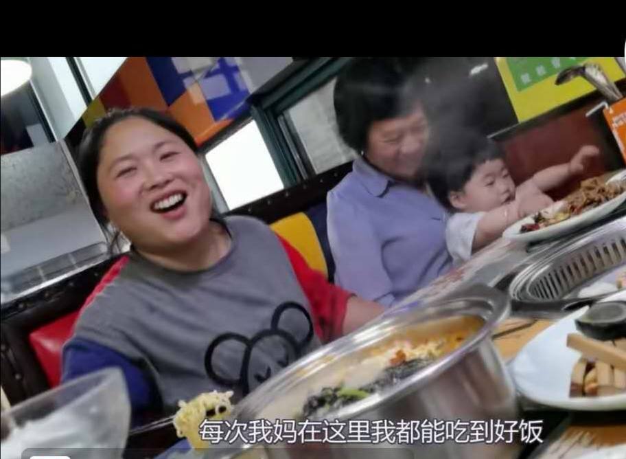 安徽农民夫妻边种田边吃饭,农村夫妻俩做饭被骂