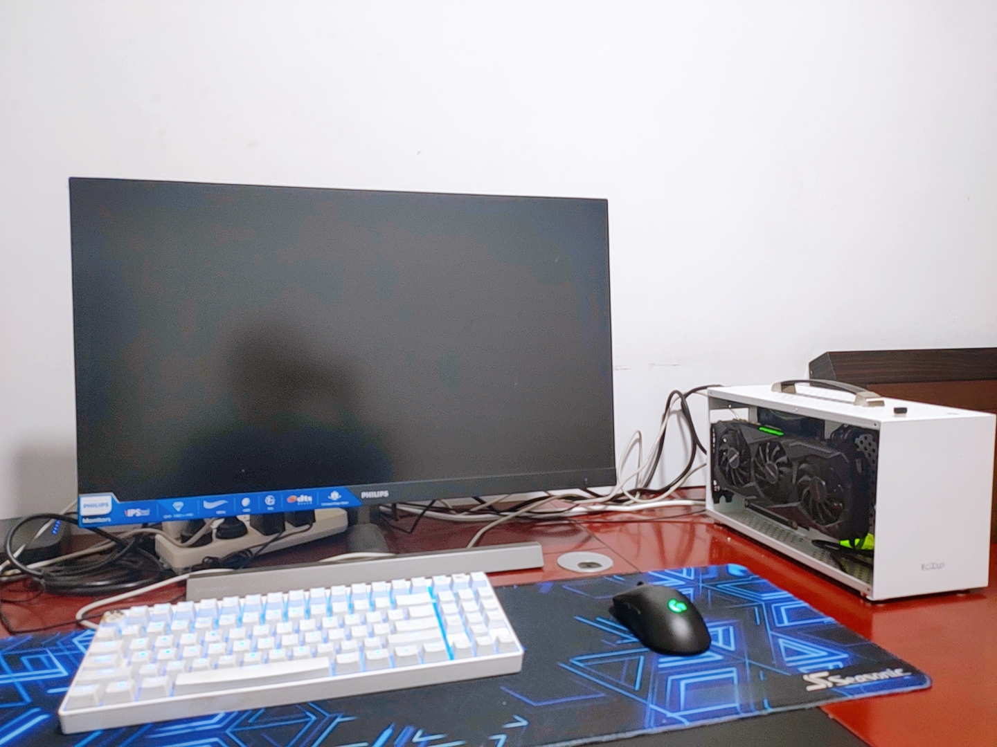 超频三蜂鸟机箱和机械大师c24,超频三蜂鸟2机箱什么材质