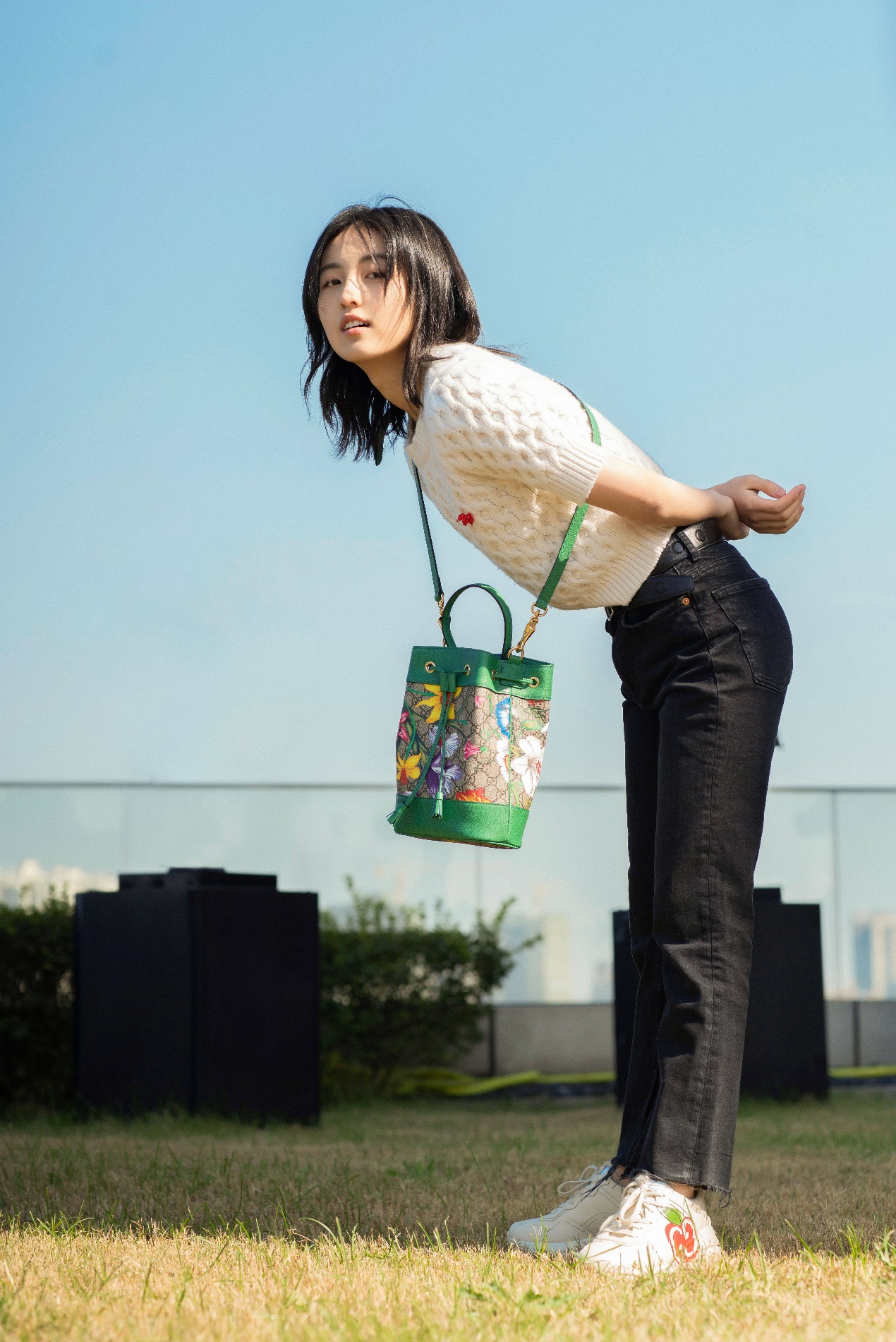 张子枫终于找对了穿衣风格,张子枫到底有多少钱