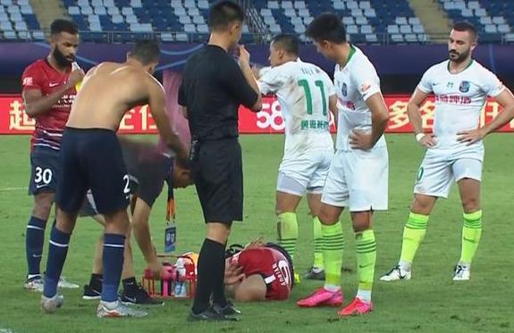 黄海王伟或将永久禁赛?上演断子绝孙脚染红离场,球迷:恶意违规
