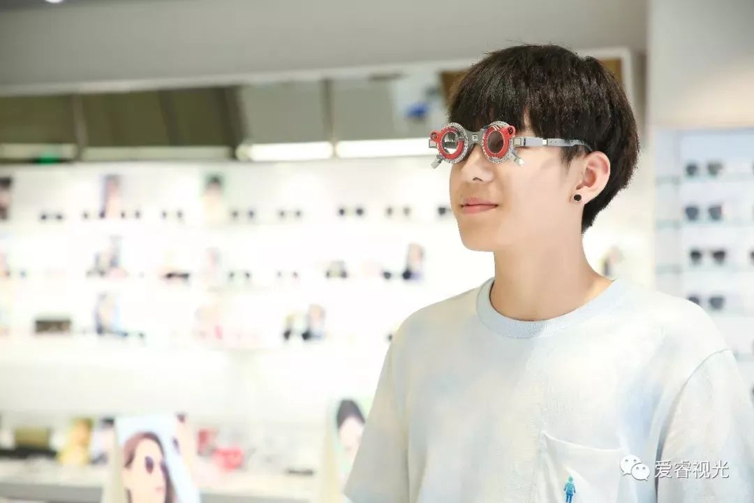 288切边太阳镜免费送,300元镜框免费送镜片5折