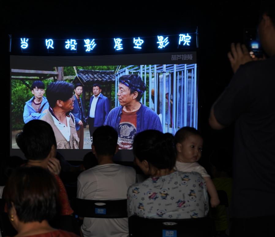 杭州露天电影播放,杭州一小区的这把火差点酿成悲剧