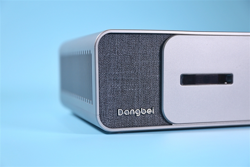 绝无仅有的超广角无畸变镜头,当贝f1对比4k投影仪