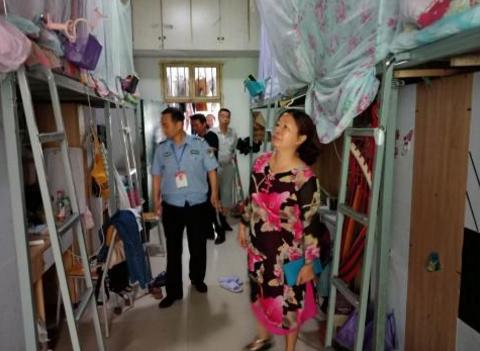 大学宿舍突击检查违法吗,大学宿管查违禁品