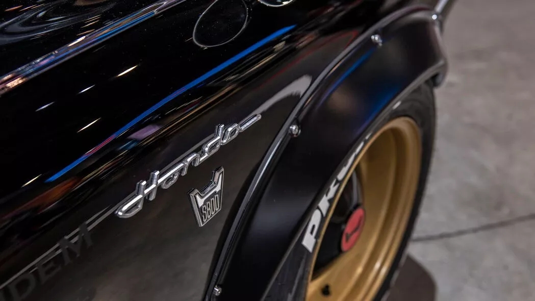 吴彦祖戴墨镜开跑车,吴彦祖开跑车的视频