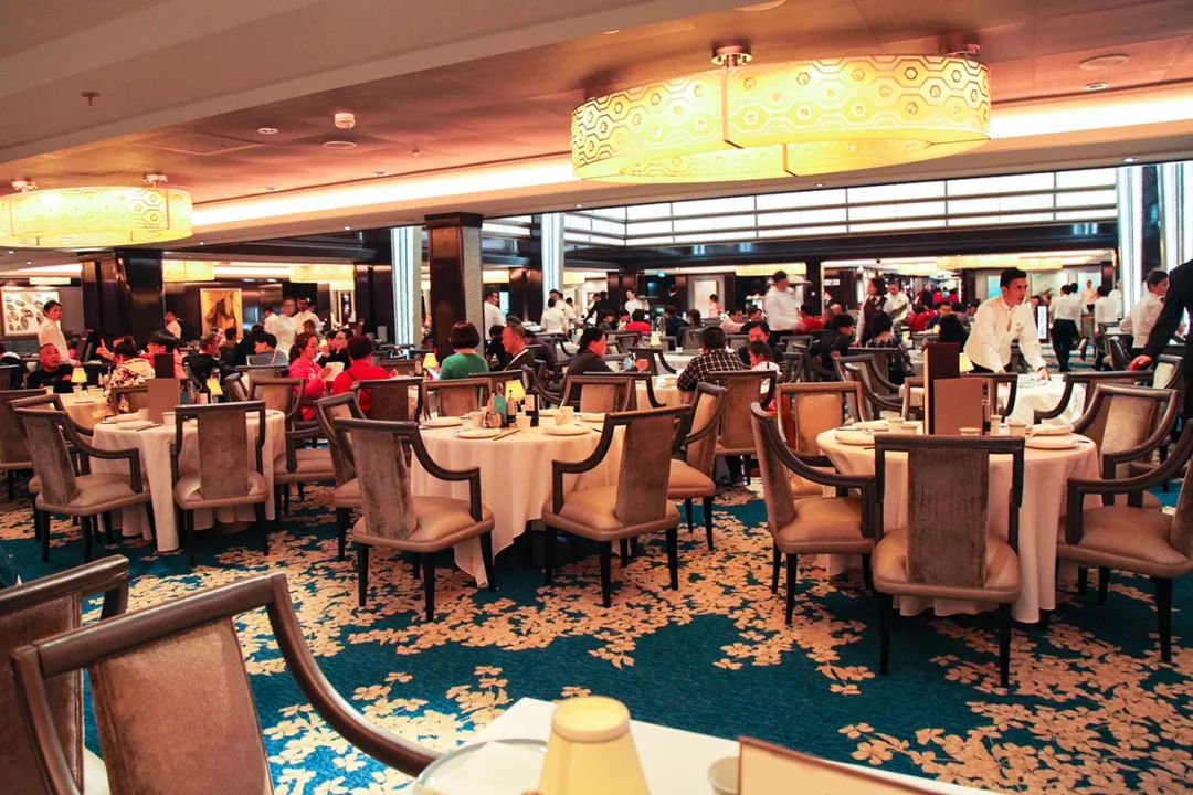 日本防疫钻石公主号邮轮,日本钻石公主号邮轮海上漂多久