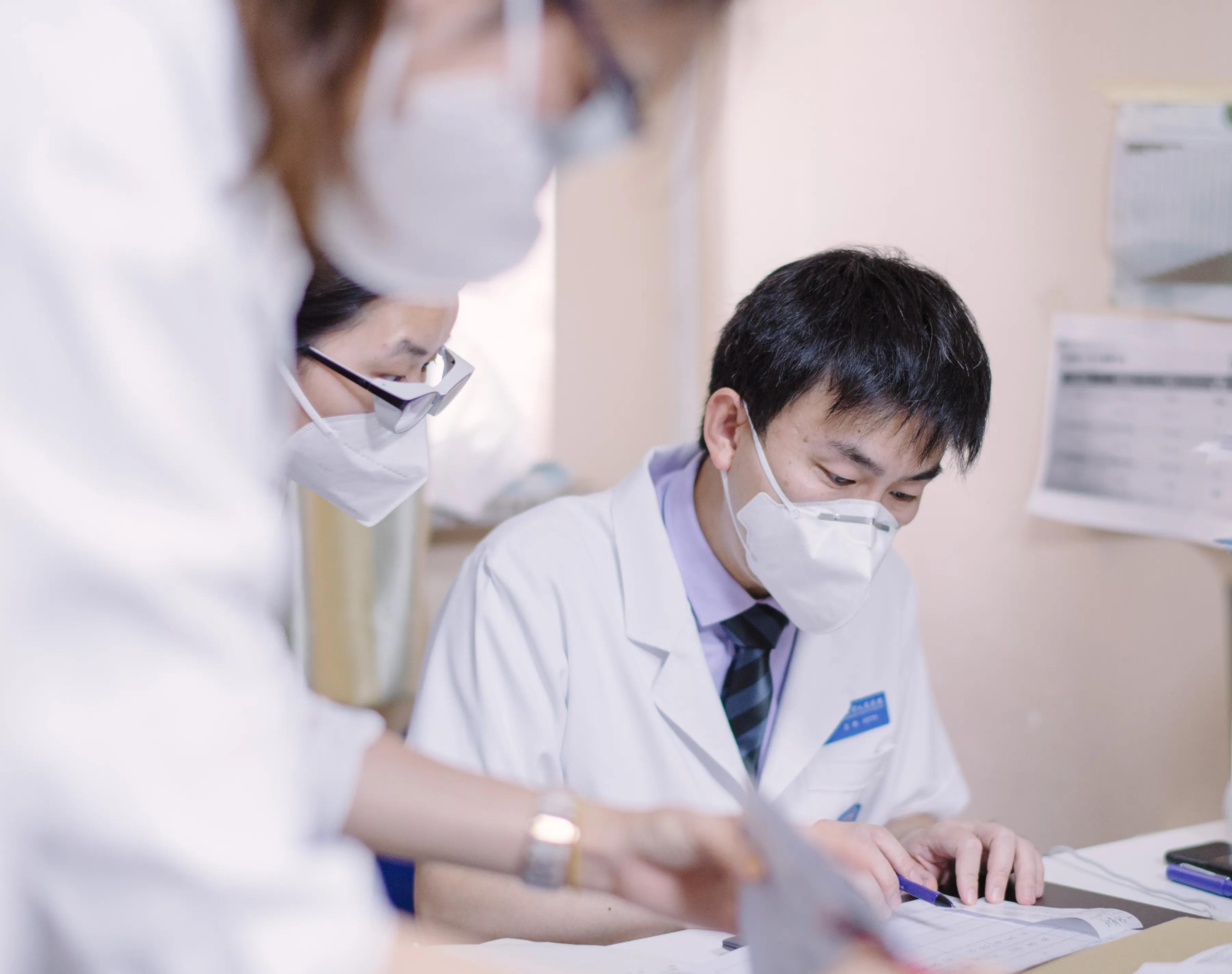 眼球震颤比较严重最好的解决方法,眼球震颤的症状是什么啊