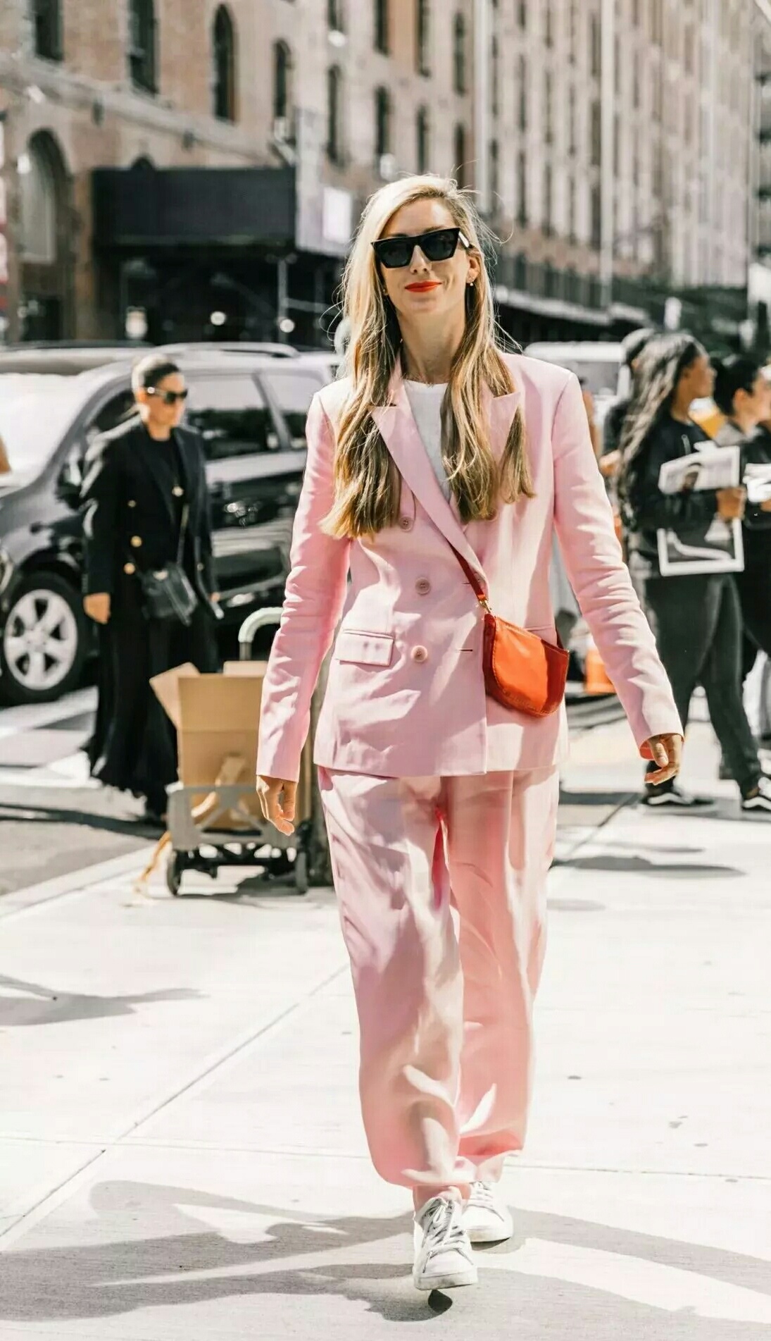 黑白灰穿搭适合什么肤色,黑白灰穿搭适合肤色