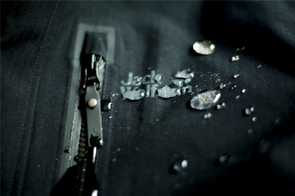 jackwolfskin狼爪男士冲锋衣,狼爪冲锋衣与普通冲锋衣有何区别