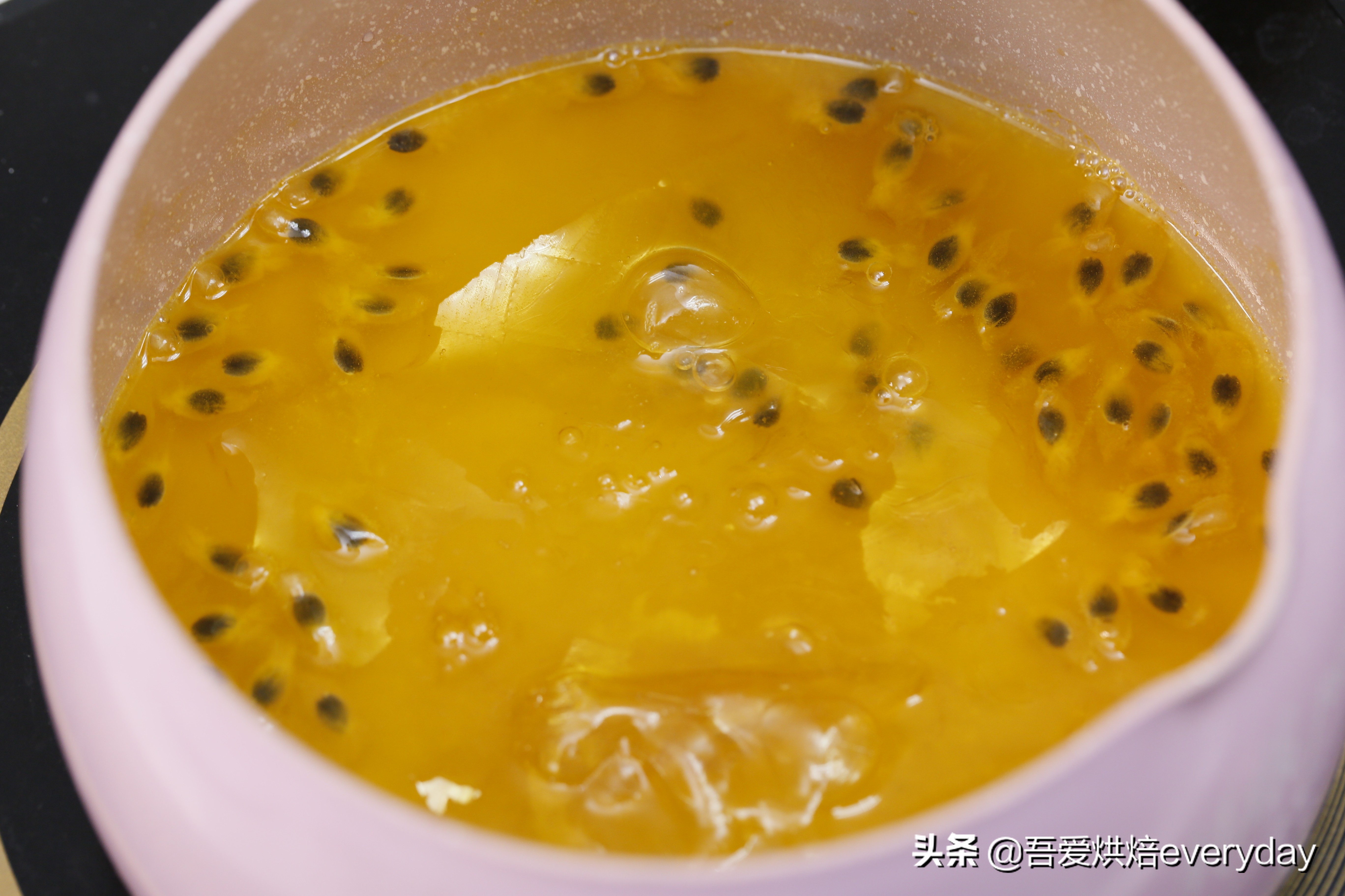 简单又美味的百香果布丁，3分钟学会，宝宝也能吃