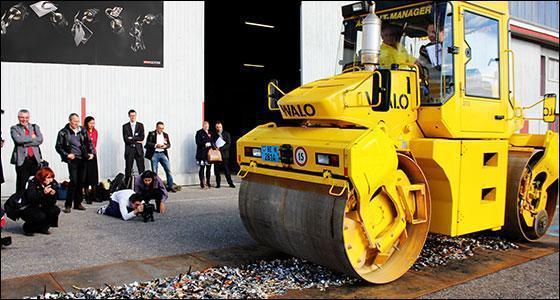 外媒伪装身份混入我国地下工厂，得知技术被我国掌握大发雷霆