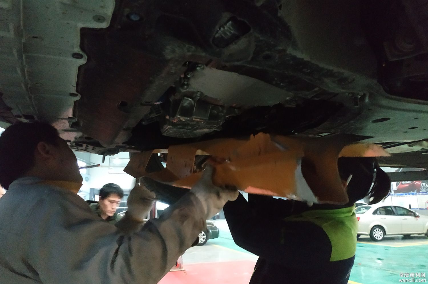 思域底盘轻轻被挂了,本田思域神车被交警拦下