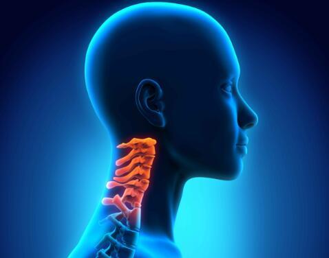 四个因素致“颈椎病”发病，小心颈椎病诱发4大并发症，别忽视