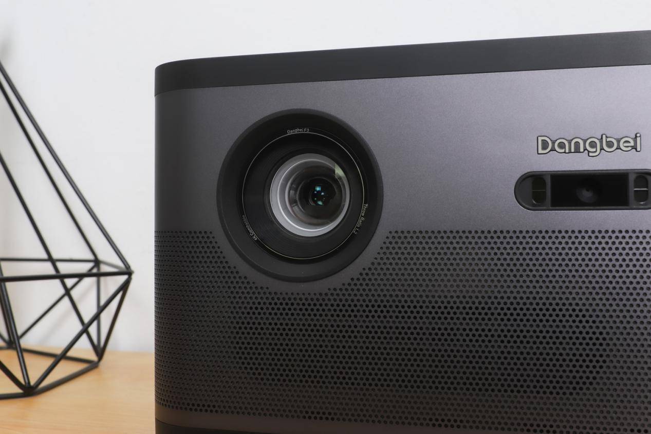 萌新扫盲贴：家用投影仪与商务投影仪的区别在那，别傻傻分不清