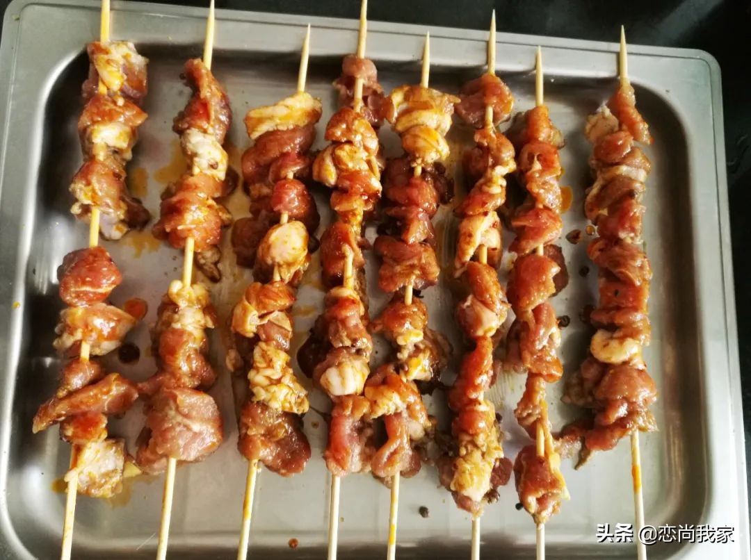 快过年了给家人做什么手工,在家烤羊肉串怎么做没有膻味儿
