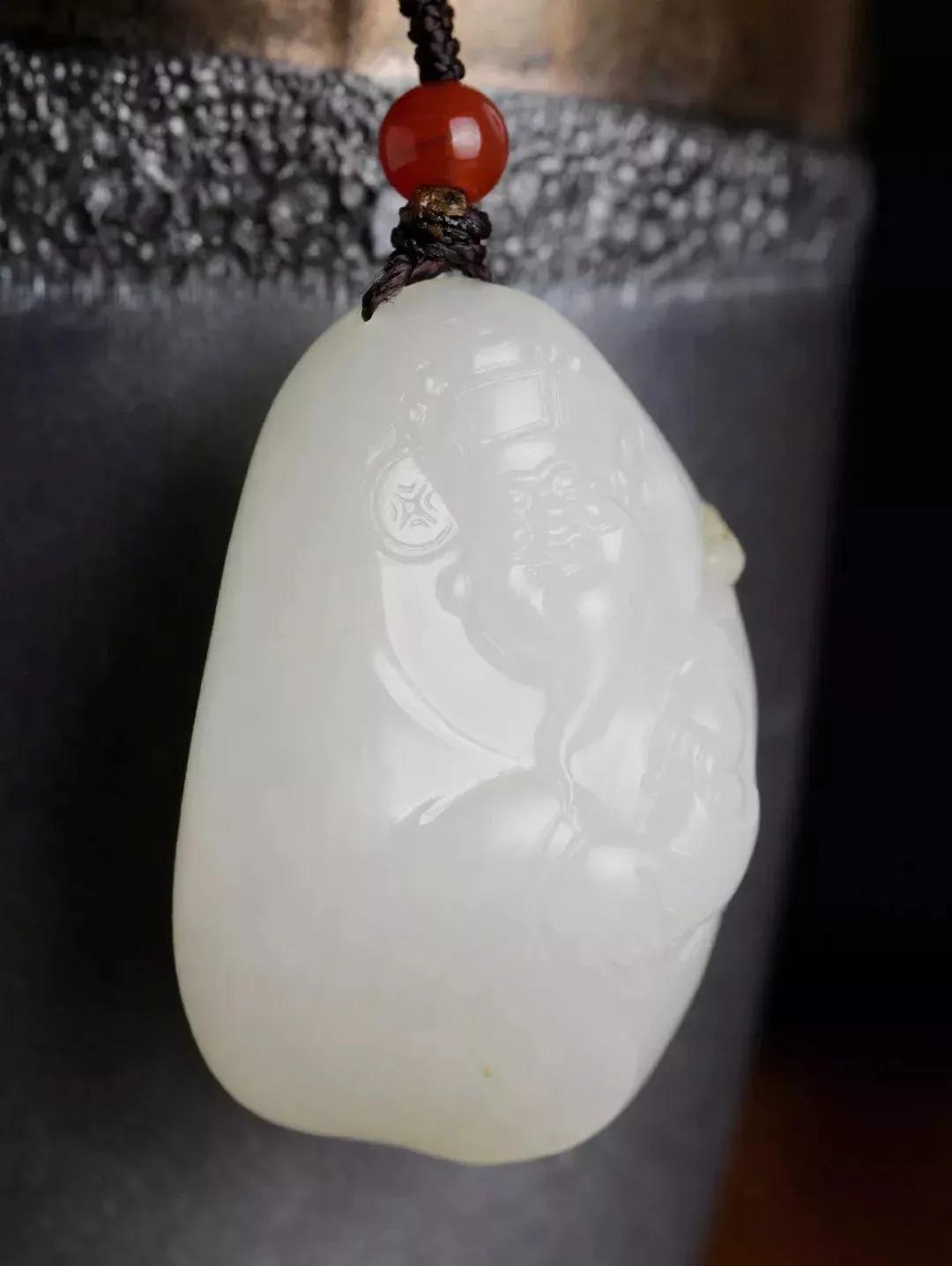 翡翠貔貅的寓意和佩戴技巧,翡翠貔貅戴什么链子