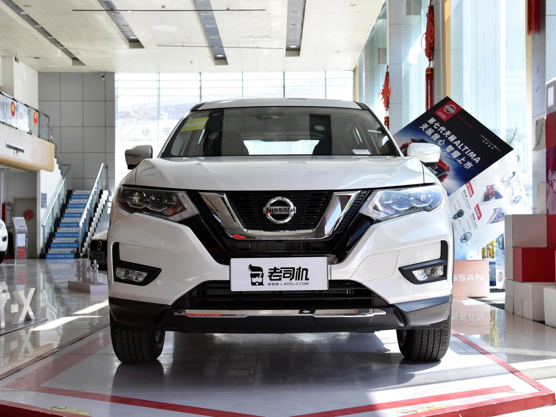 奇骏2019款2.0lcvt时尚版可有天窗,2.5自吸加at的suv奇骏几月上市