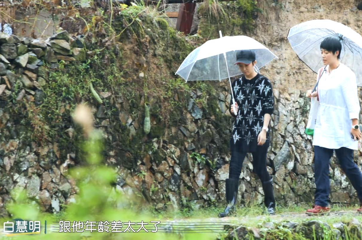 20岁嫁给于谦，做了20年的全职太太，大哥背后的女人真苦