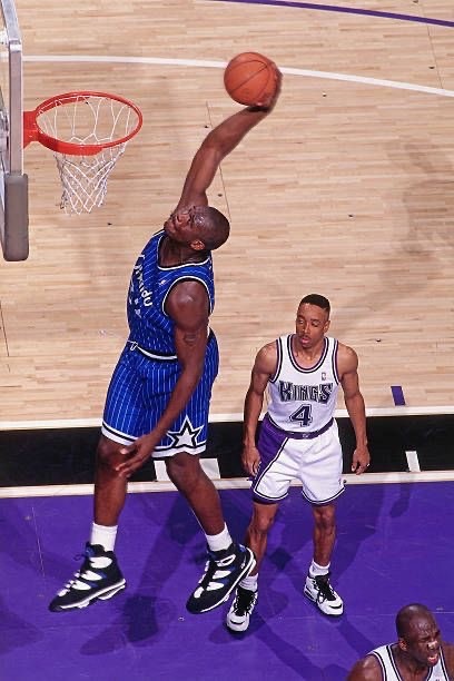 奥尼尔能砸坏现在的篮架吗,奥尼尔扣碎球框赔了午饭钱