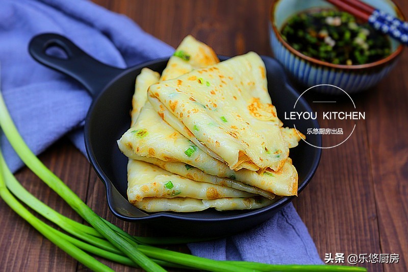 最简单快速的烙饼方法窍门,面糊烙饼怎么做又软又好吃