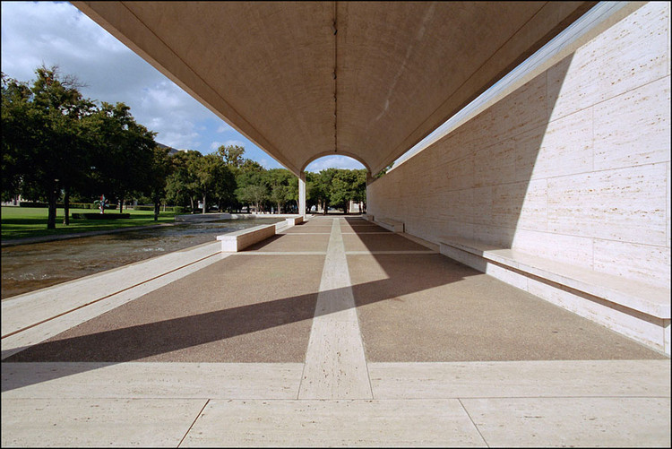 现代主义建筑大师格罗皮乌斯,建筑大师路易斯阿拉干作品