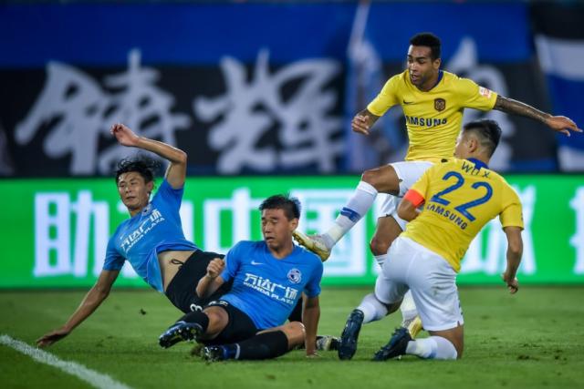 神仙打架!苏宁一方各轰2球,各收1张红牌,握手言和