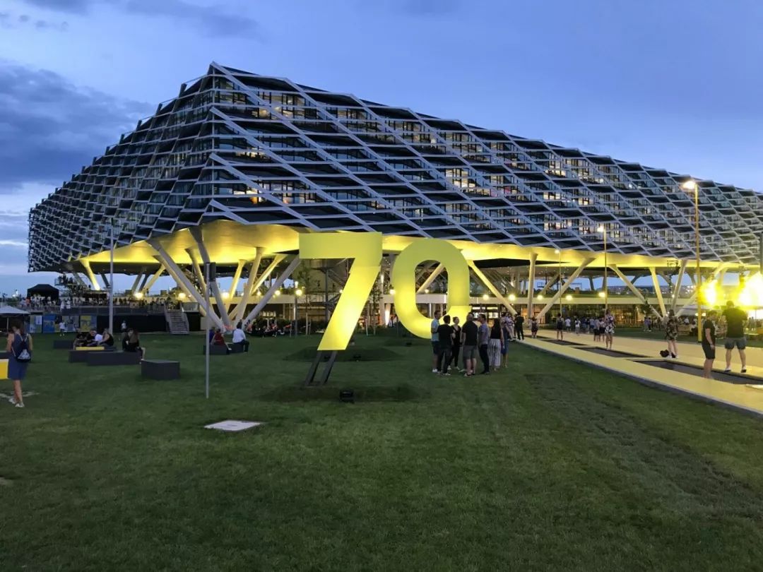 adidas总部航拍,adidas官方总部