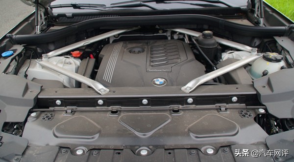 豪华suv对比测试宝马x5,性能优秀驾趣十足的宝马x5