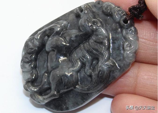 翡翠新手需谨慎，这八种坑爹的翡翠一定不能买