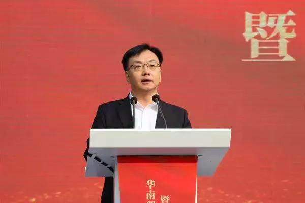 区委书记、区长因防控不力双双被免后，代区长“火速”到任