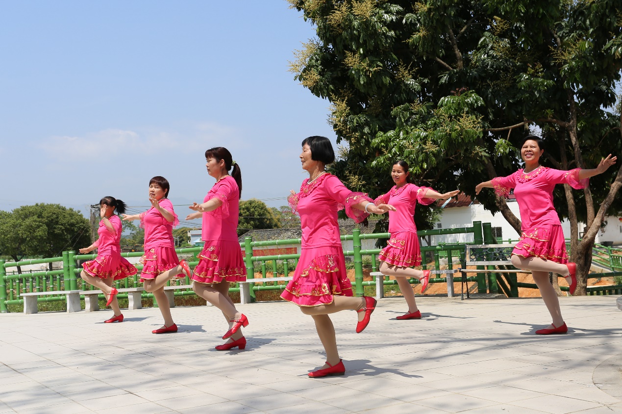 广东黄塘村办“乡村春晚”文化铸魂助乡村振兴