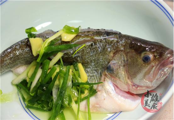 鱼不管怎么做都不要放料酒和盐,做鱼放什么调料又去腥又好吃