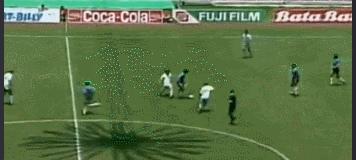 马拉多纳到底是不是手球,马拉多纳上帝之手为什么不越位