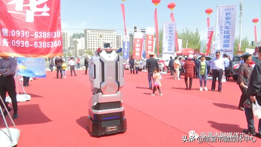警用巡逻机器人亮相河州会展中心高科技助力牡丹文化月安保工作