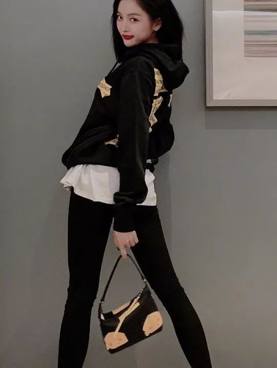 不到半天就火速售罄,才0.1秒就售罄