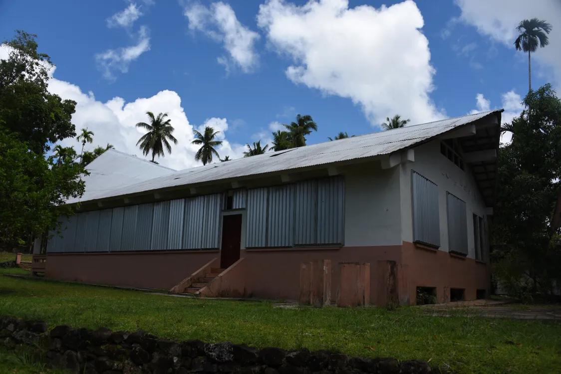 传说帕劳只要女人进入男人会馆就会变成门口的石头