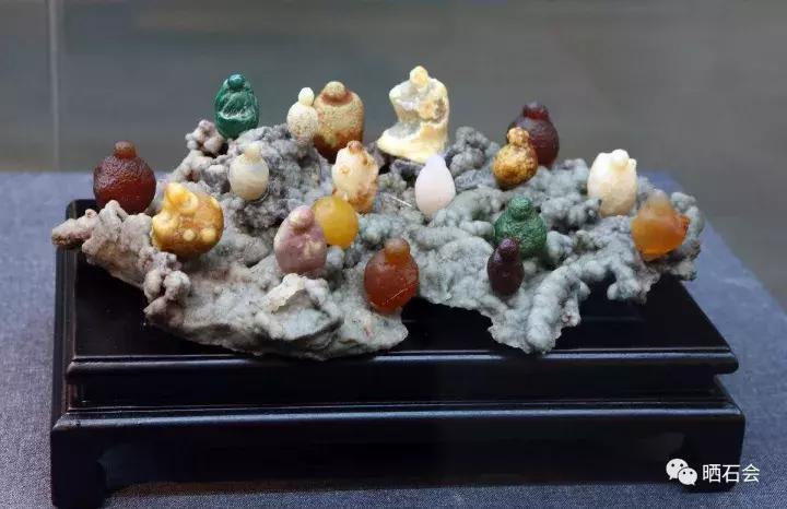 这些奇奇怪怪的奇石让人不忍直视,奇石每一件都是绝无仅有