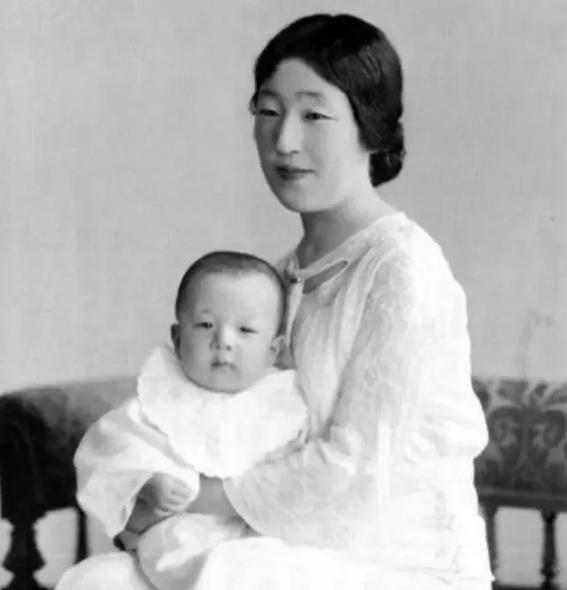 良子皇后和美智子,良子皇后有多惨