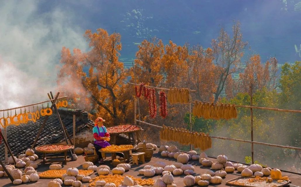 婺源篁岭赏秋,晒秋江西婺源篁岭