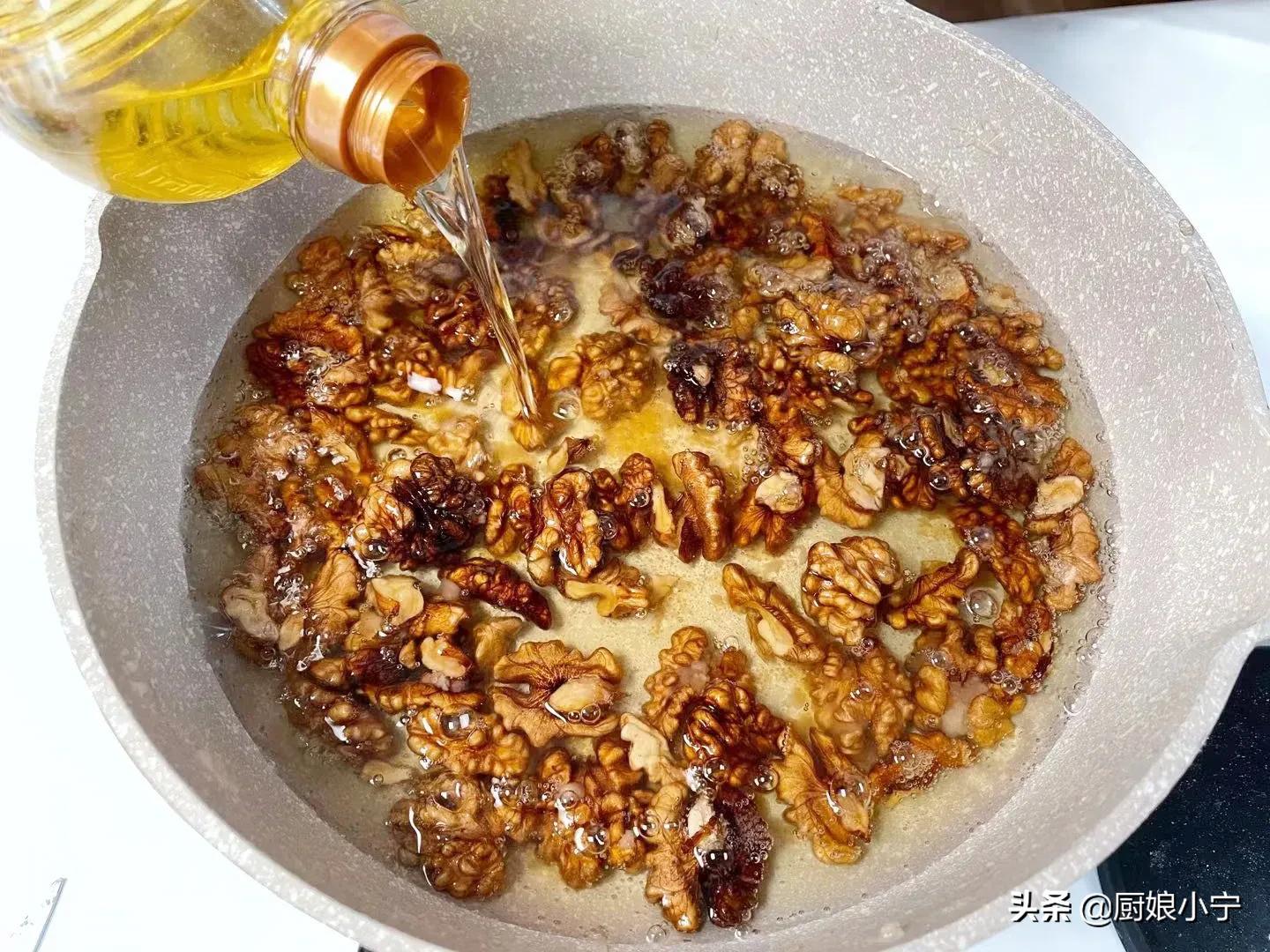 酥脆琥珀核桃仁制作,半斤核桃仁要多少糖做琥珀核桃