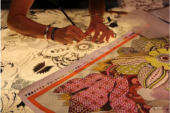 18个月时间才完成一条丝巾！Hermès爱马仕像画作般的百年作品