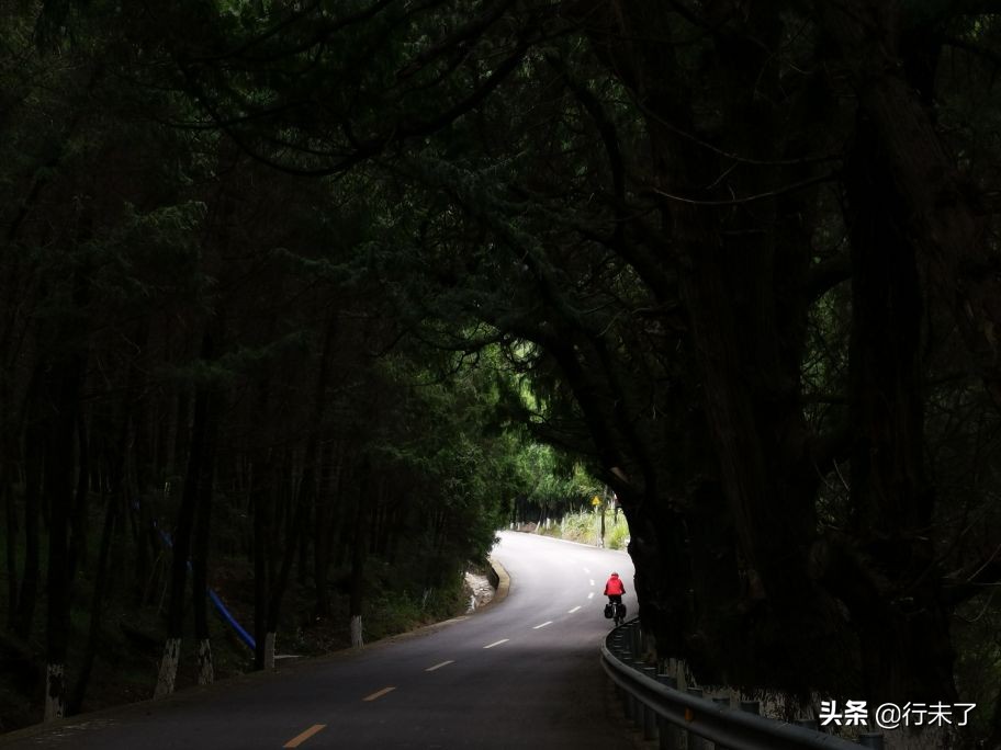 不负金秋香格里拉环线骑行视频,不负金秋千里骑行15天