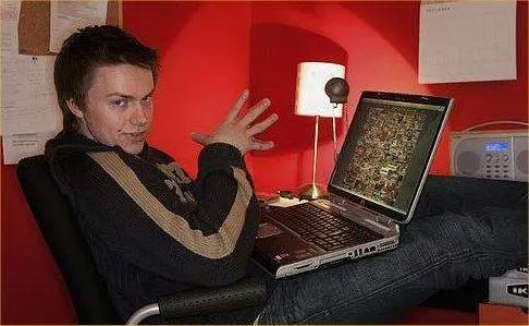 21岁小伙建立全世界最贵的网页，靠卖像素赚了一百万美金