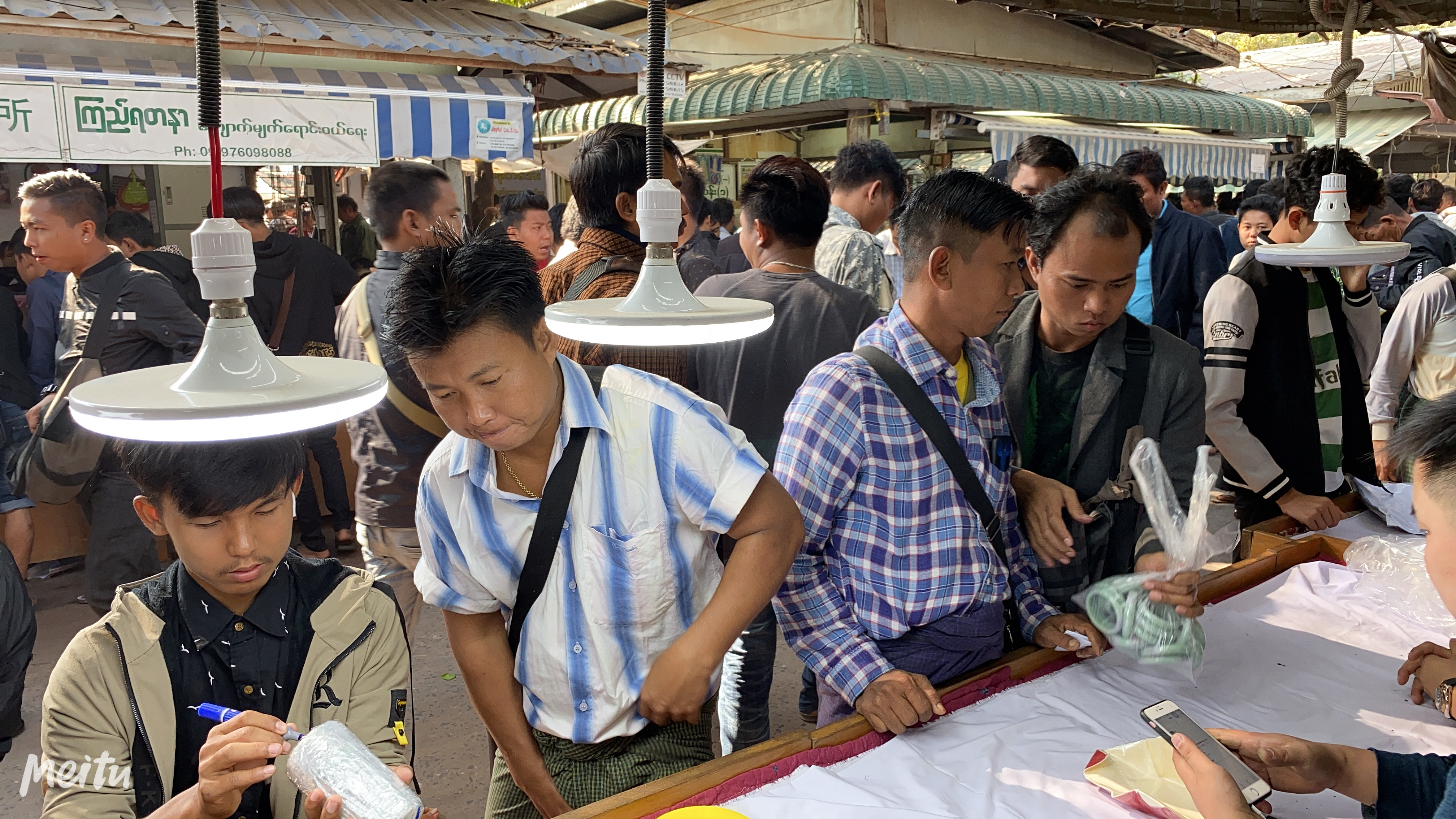 翡翠市场挑选翡翠,在缅甸翡翠市场淘货