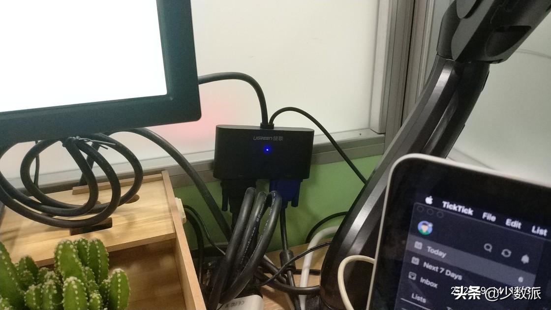 没有华丽舞台也没有炫彩的灯光,没有灯光的高性能电脑配置